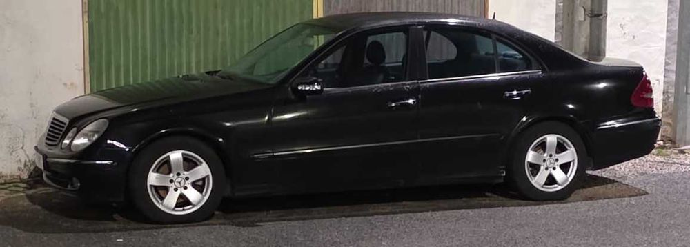 Mercedes-Benz E220 CDI Avantgarde (2004) - Automático -