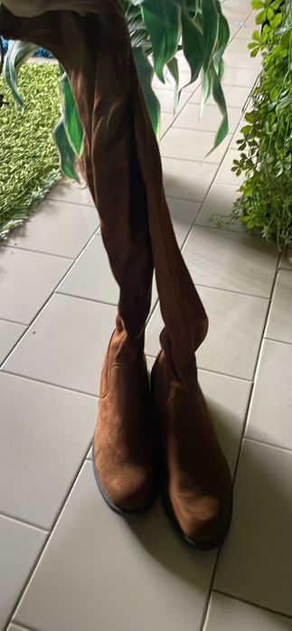 Botas cano alto castanhas