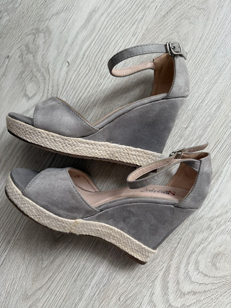Szare espadryle na koturnie z zamszu