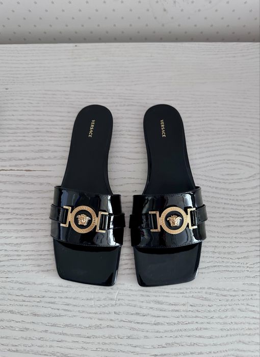 Versace лаковані шкіряні шльопанці. Оригінал! Нові! 38 р.