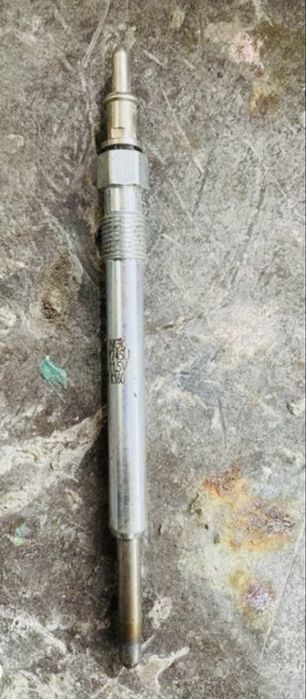 Свічка Свеча накала. NGK y745 и для вантажівок