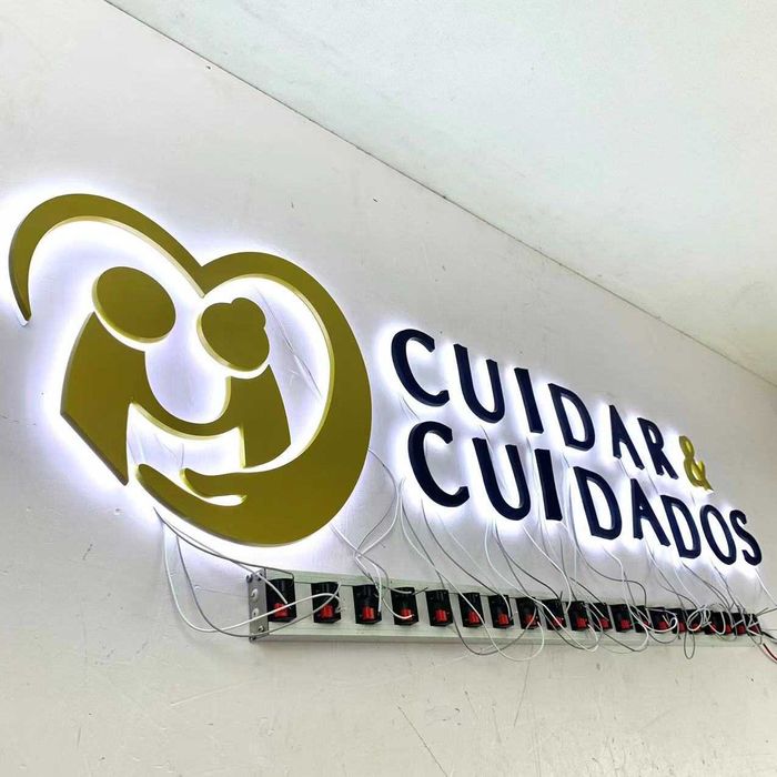 Reclamos Luminosos Acrílicos LED, Personalizados, Logos 3D, Corte CNC