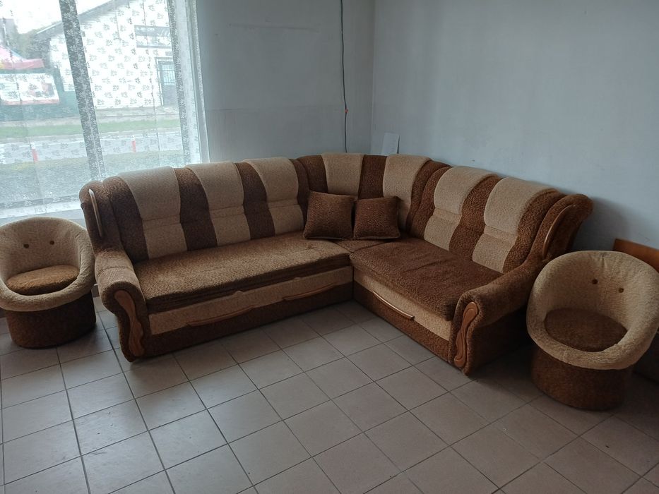 Narożnik 230x270cm + 2 pufy +2 poduszki