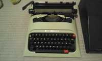 Máquina de escrever Olivetti Lettera 12