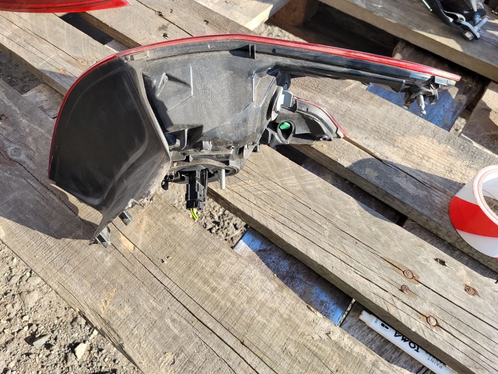 Lampa tylna lewa peugeot 308 t9 kompletna