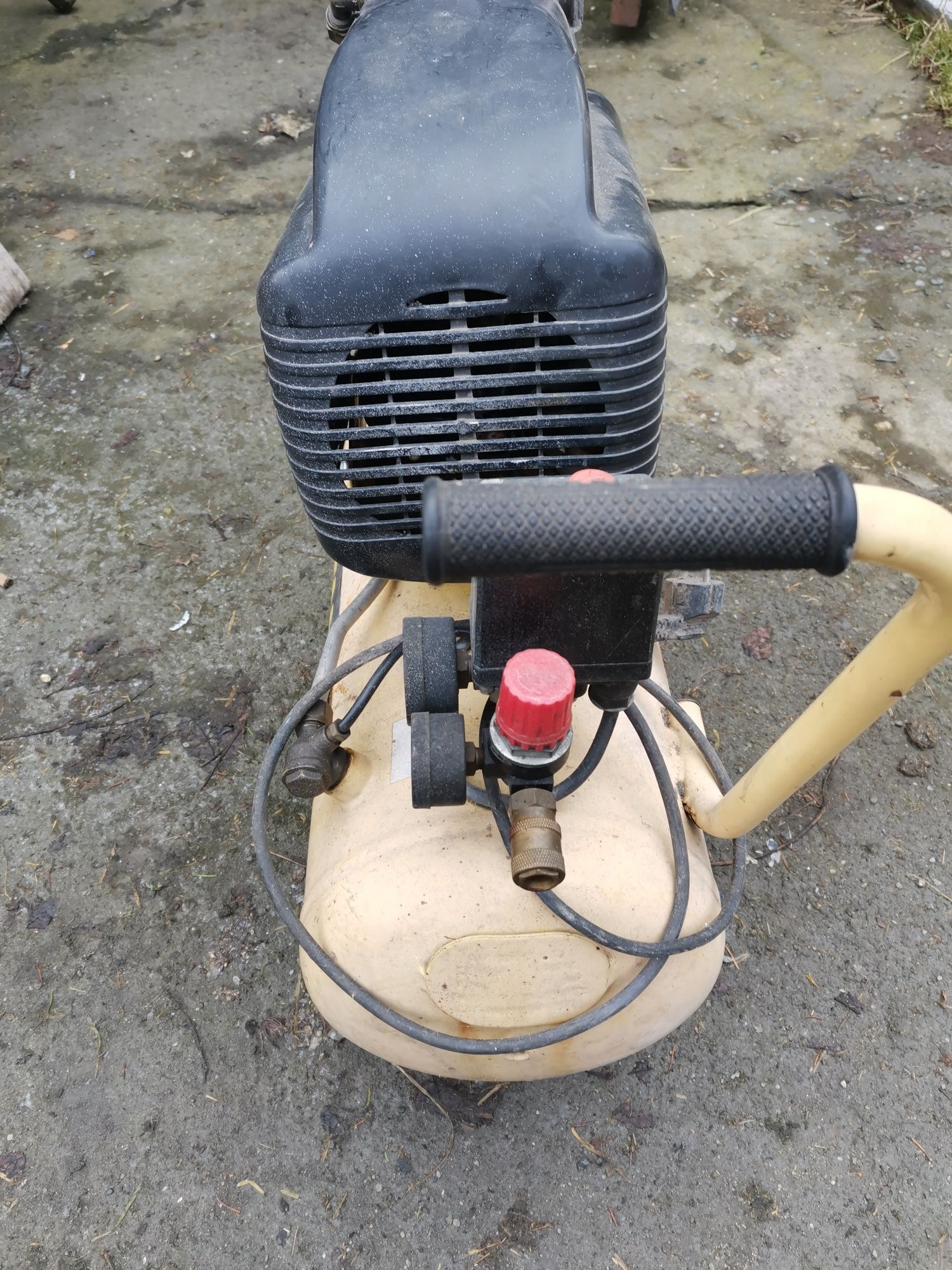 Kompresor 24 l. 10bar.