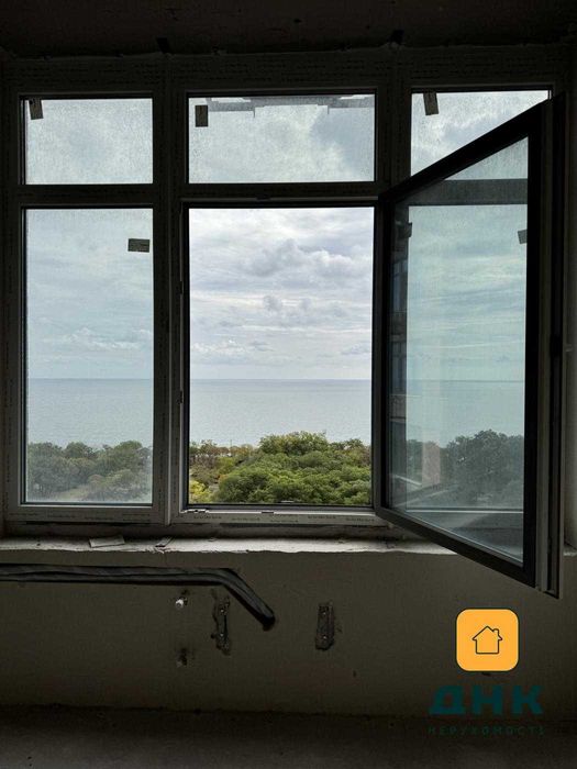 Каманина,45 Жемчужина. Прямое море. Аркадия, Единственная в комплексе.