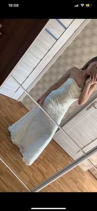 Biala suknia ślubna