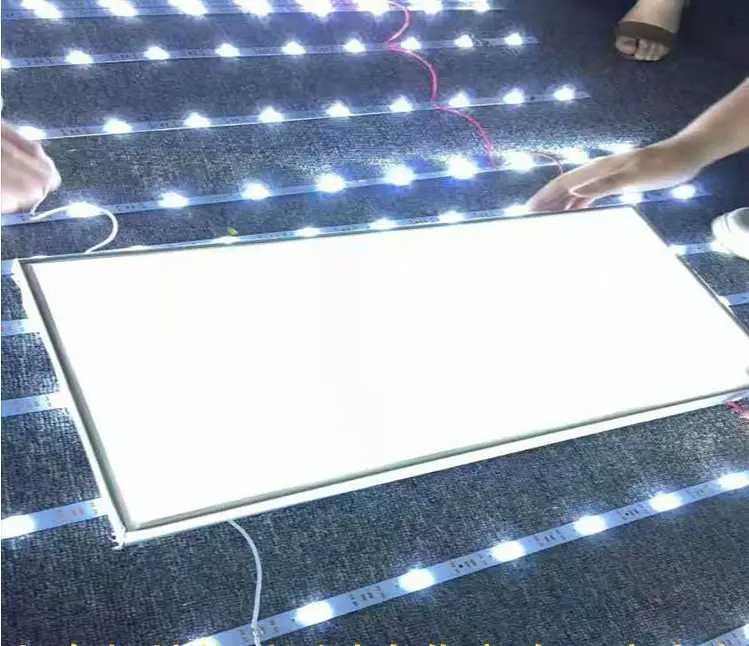 Світлодіодна LED лінійка 12v 3030 з лінзою