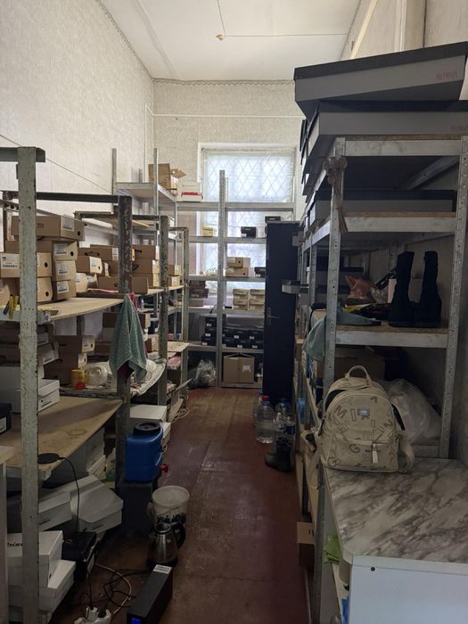 Здається в оренду фасадне торгове приміщення, вул. Вокзальна — 140 м²