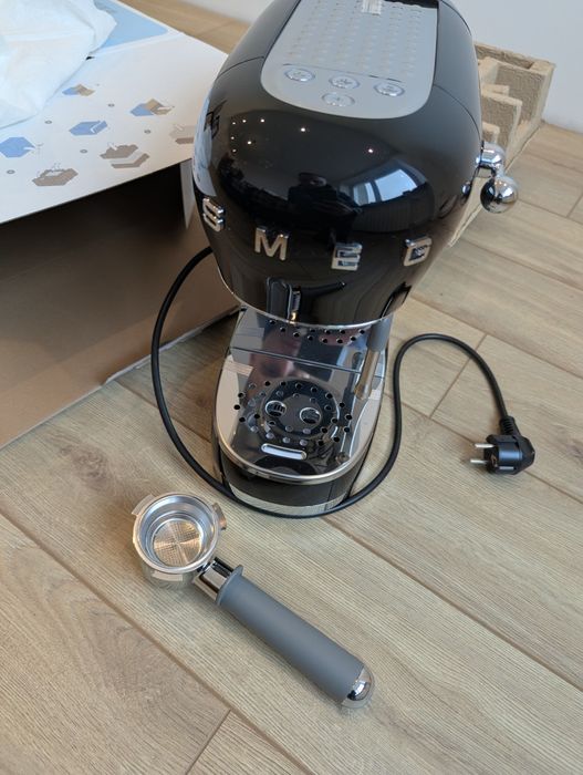 Кавоварка ріжкова Smeg ECF02BLEU, нова