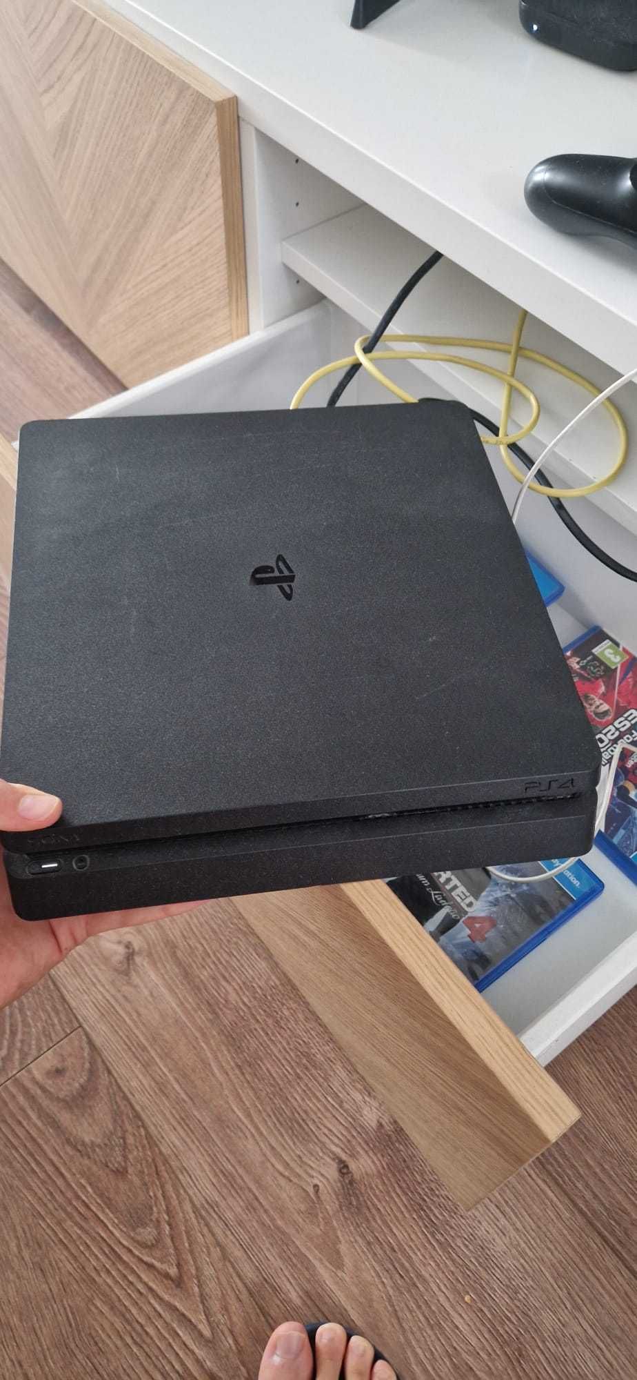 PS4 Slim 1TB com 2 comandos + jogos