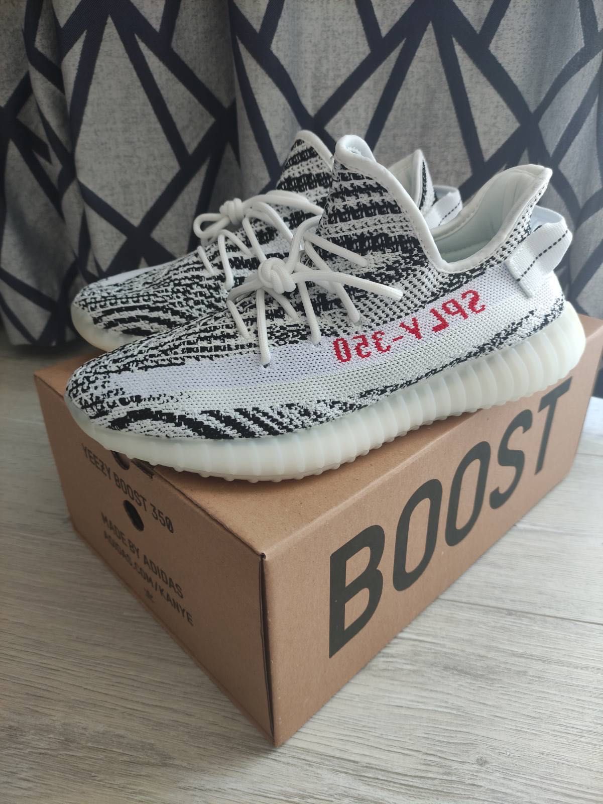 Adidas Yeezy Boost V2 350 Zebra