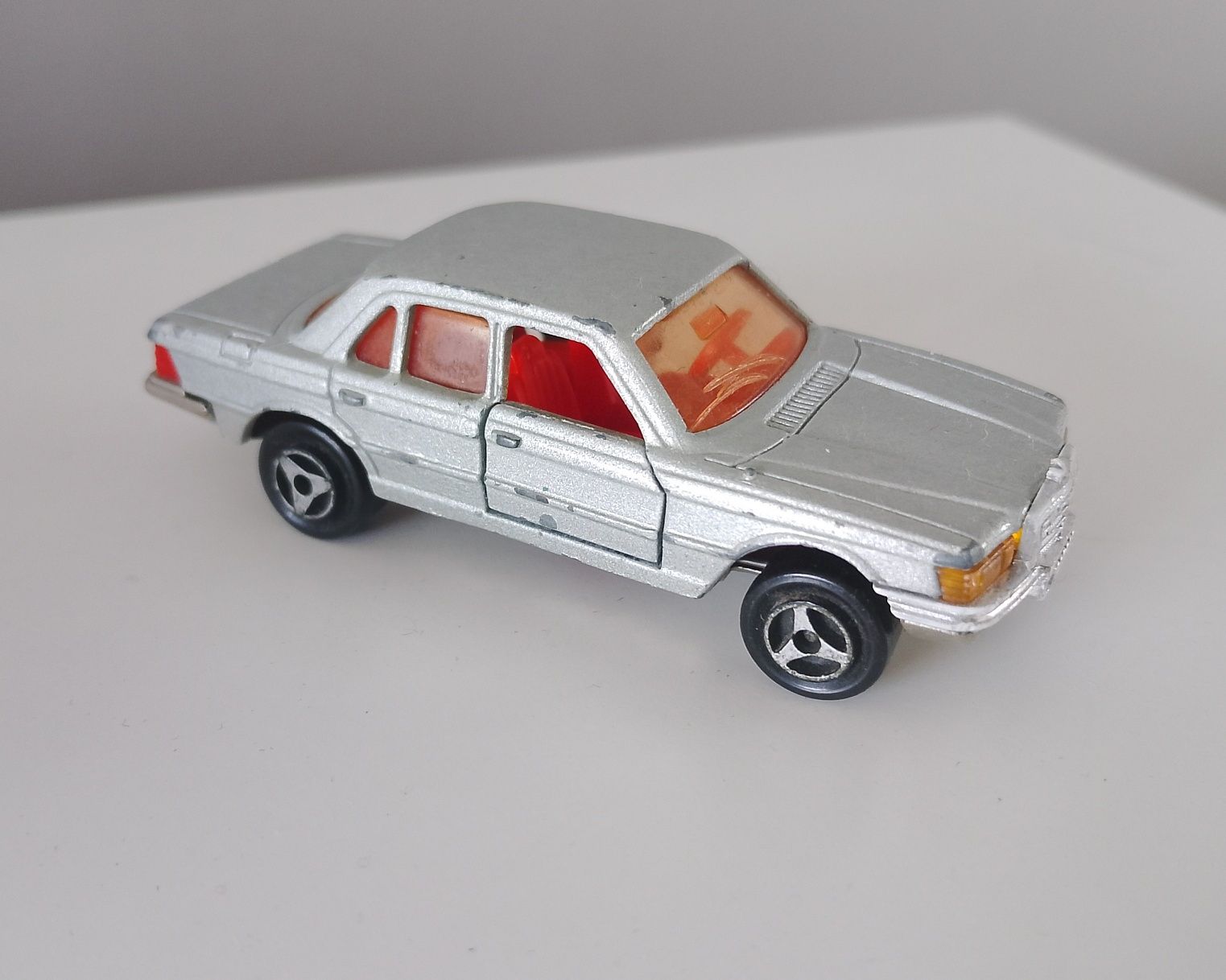 Majorette Mercedes 450 SE stary resorak