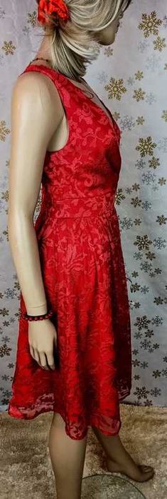 Czerwona sukienka koronkowa Orsay, rozkloszowana, r. 38