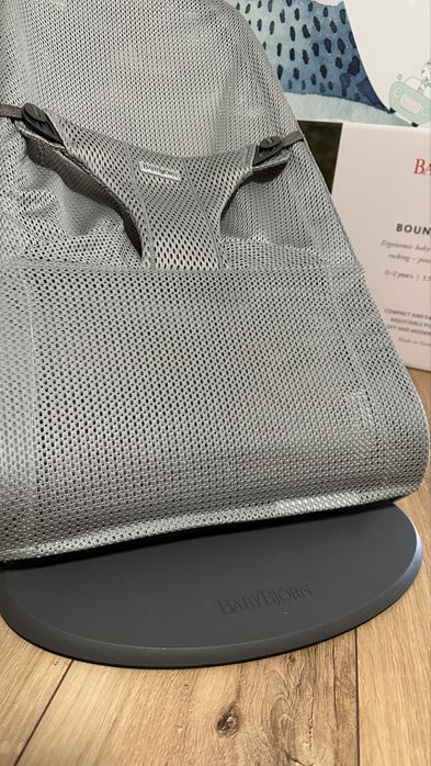 Leżaczek Babybjorn szary mesh Bujaczek