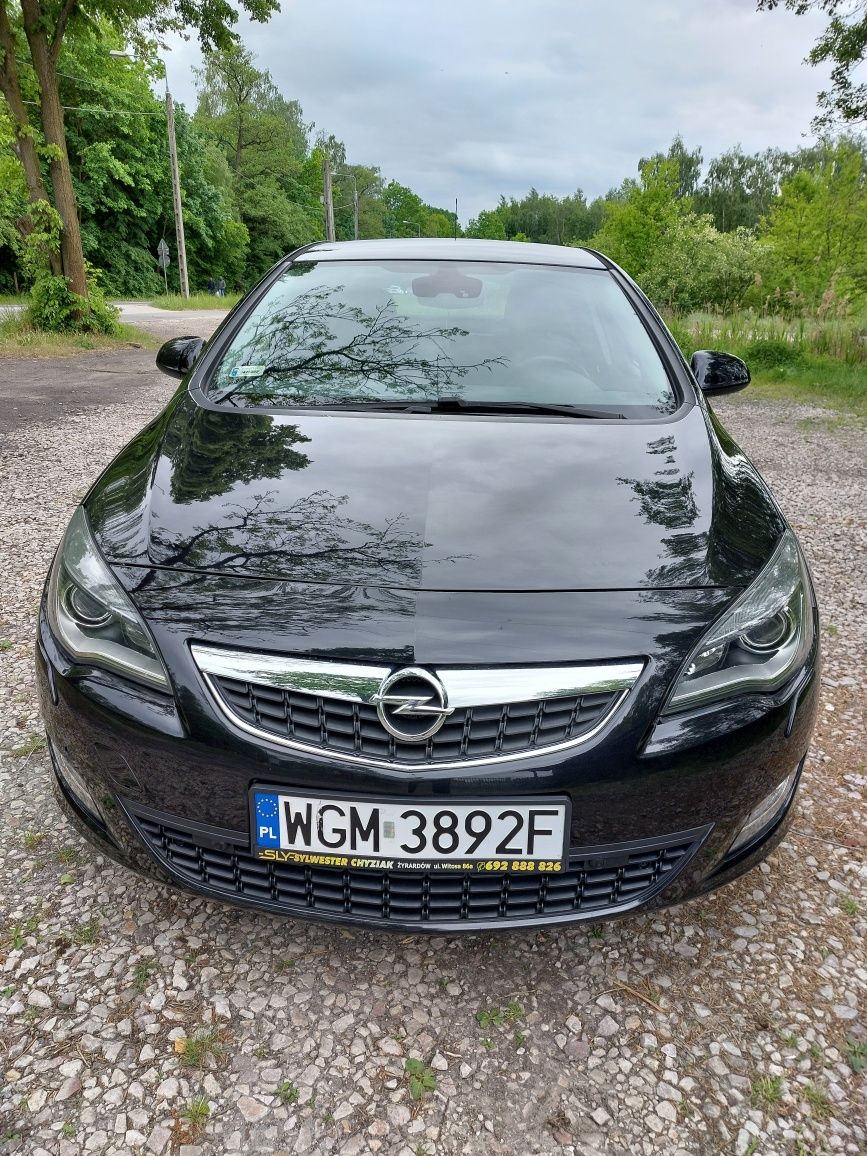 Opel Astra 1.6 2010 BENZYNA+LPG AUTOMAT