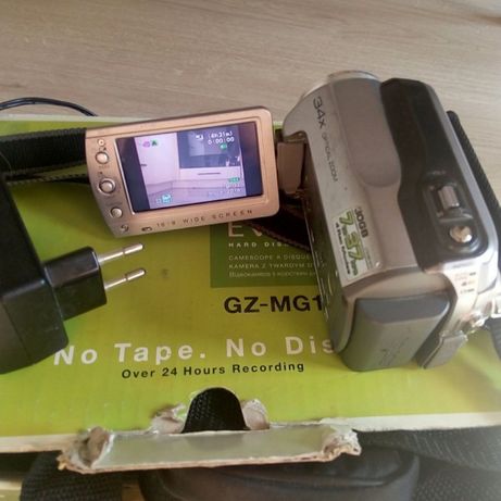 Продам видеокамеру JVC GZ-MG135