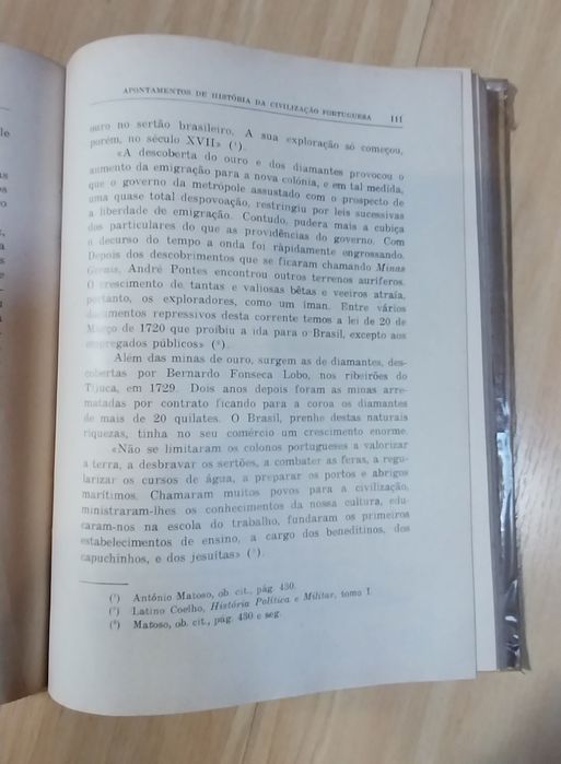 Livro antigo da Livraria Cruz