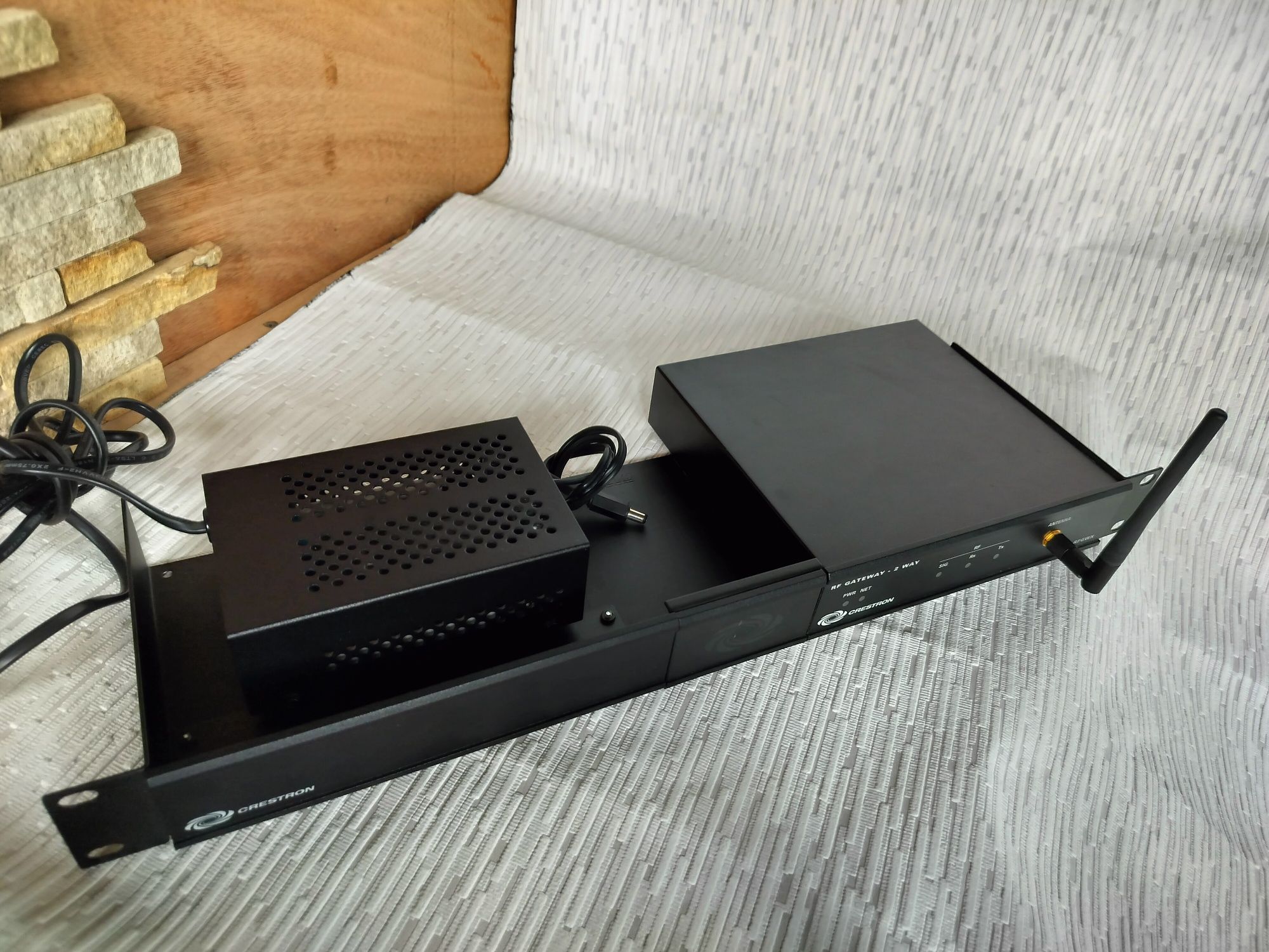 Crestrom RF Geteway 2 way RF GWX двосторонній радіочастотний шлюз.