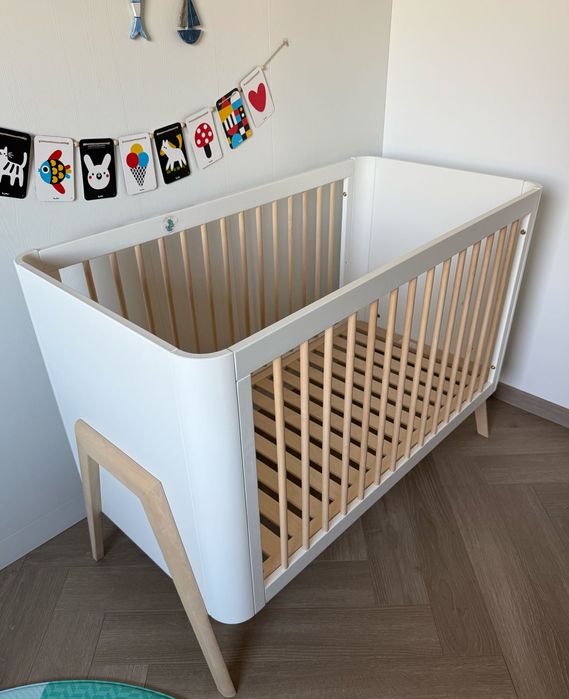 Łóżeczko niemowlęce, komoda, przewijak -  komplet