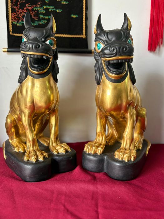 Cães Foo imponentes