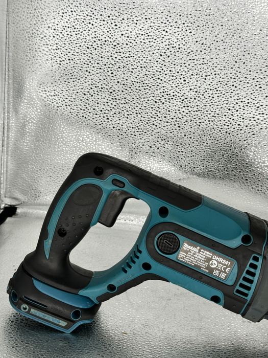 Акумуляторний перфоратор Makita DHR 241