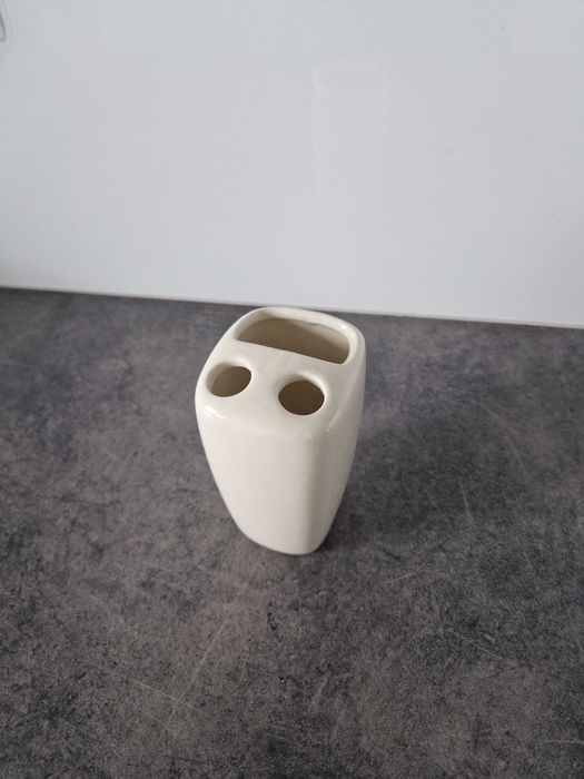 Ceramiczny uchwyt na szczoteczki do zębów