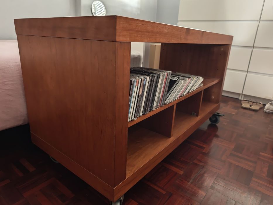 Móvel de TV em cerejeira