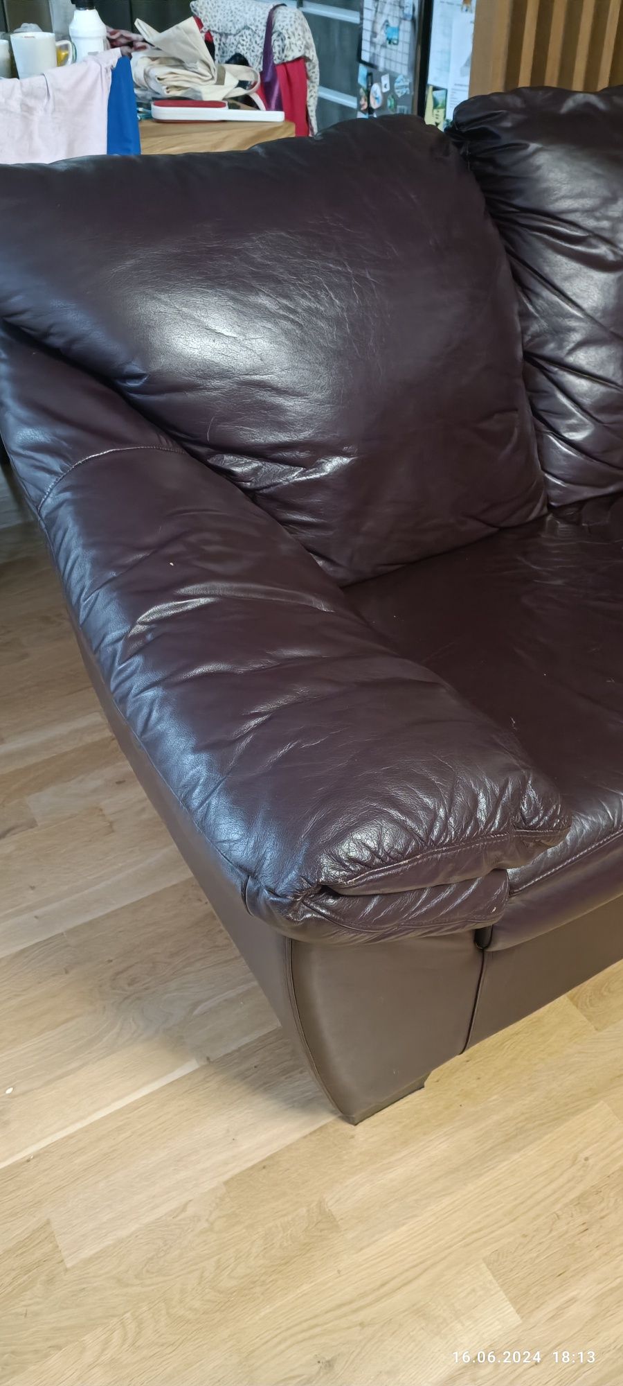 Skórzana sofa z funkcją spania na sprężynach
