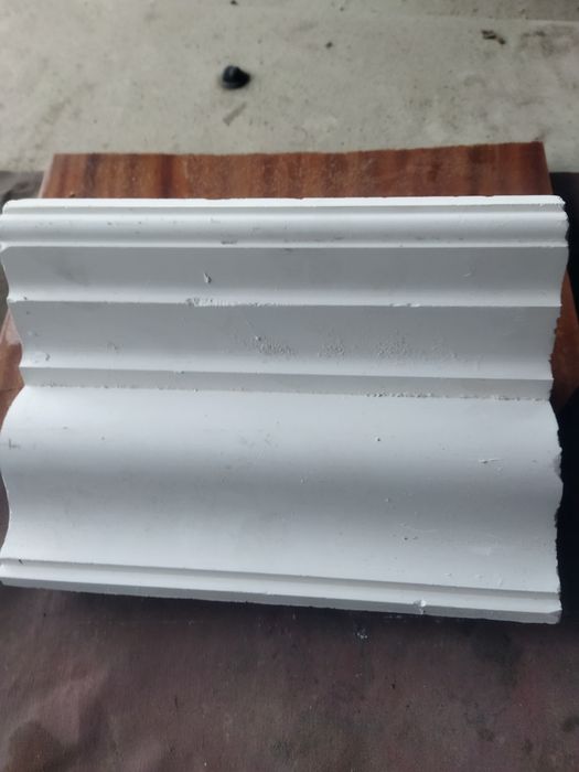 Плінтус гіпсовий залишки 20-30 см кусками