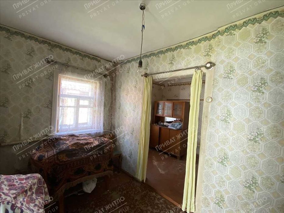 Будинок з великою ділянкою біля лісу!