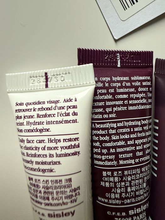 Набір мініатюр Sisley Black Rose з косметичкою