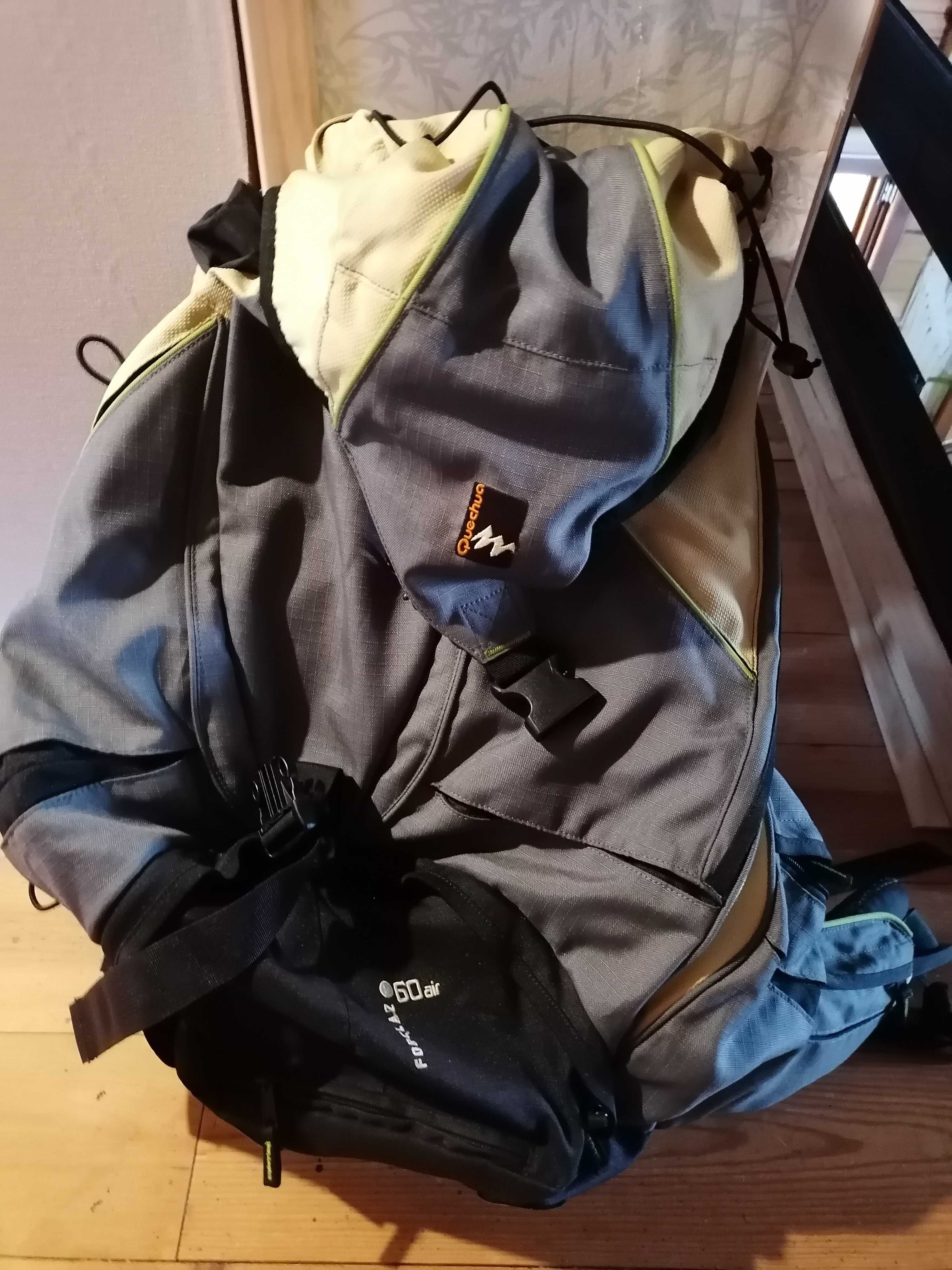 Mochila Quechua 60 Lt como nova