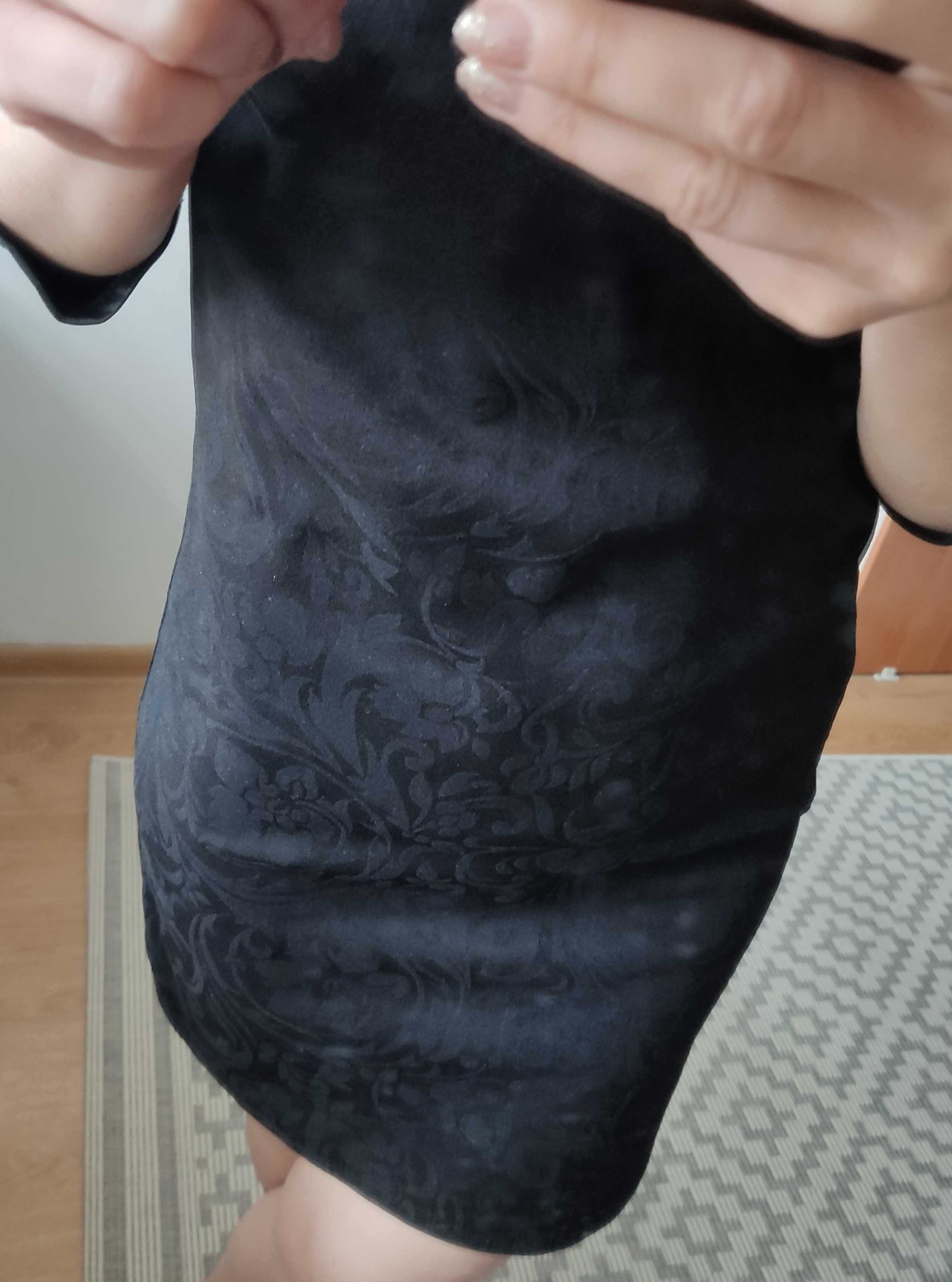 Sukienka mini mała czarna sexy tłoczona faktura z tyłu dekolt v