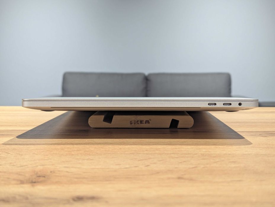 Macbook pro 15 2018 core i7 2.2ghz 16/256gb pro 555x 4gb