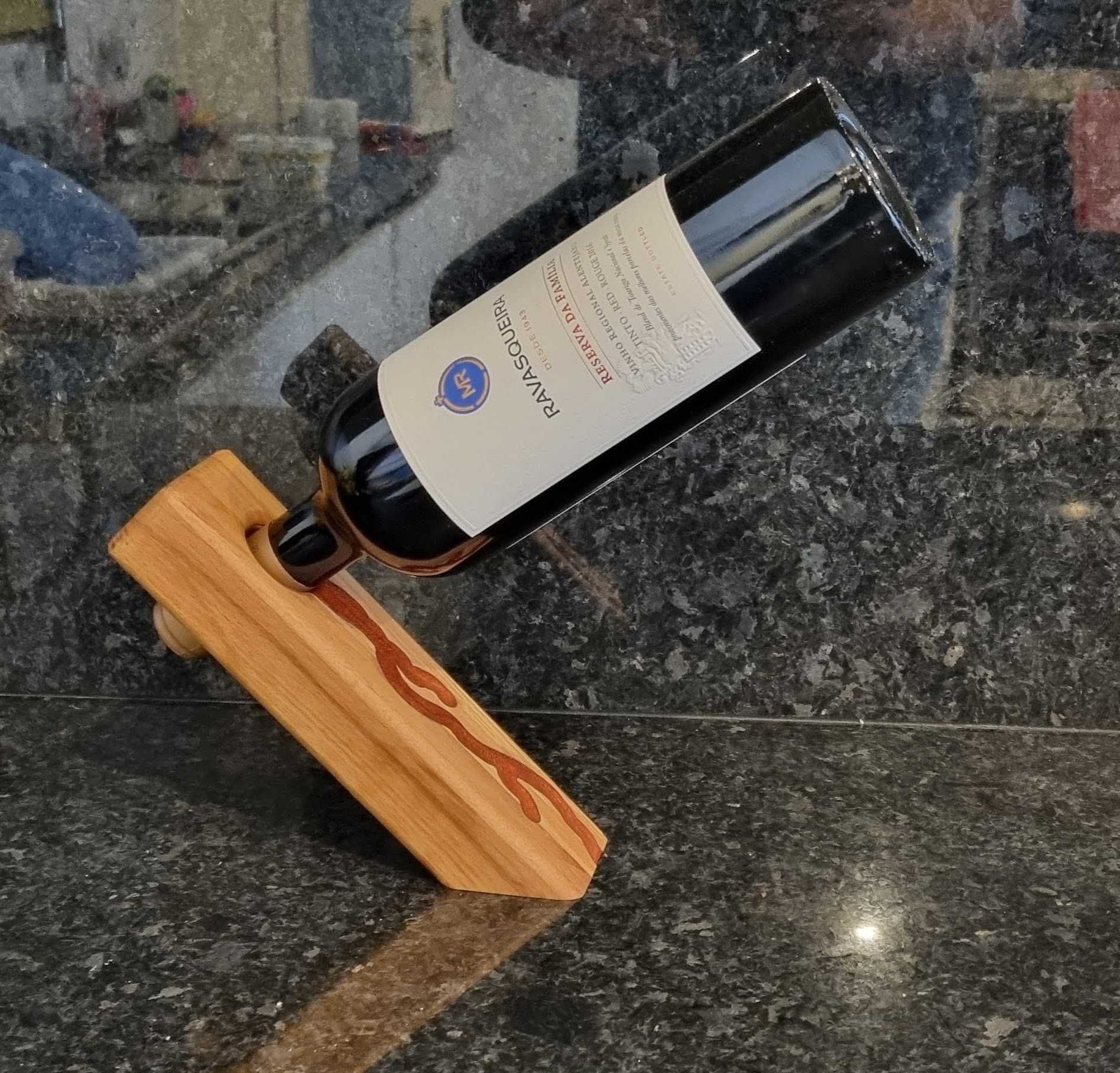 Suporte garrafas vinho inclinado