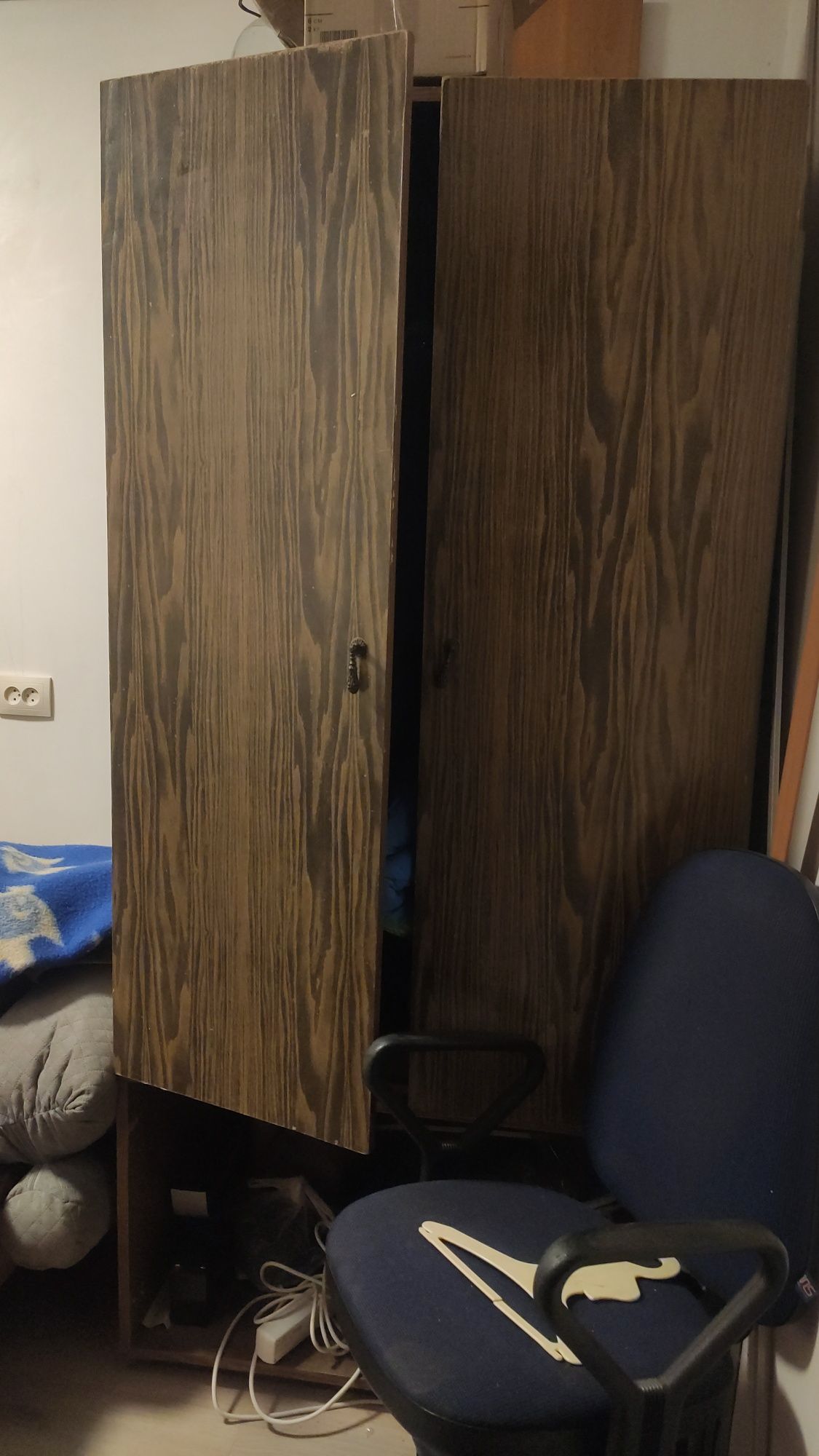 шкаф.платяной б/у