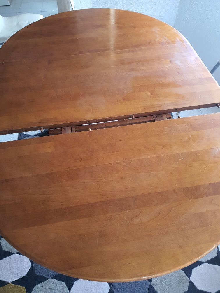 Mesa extensível em bom estado