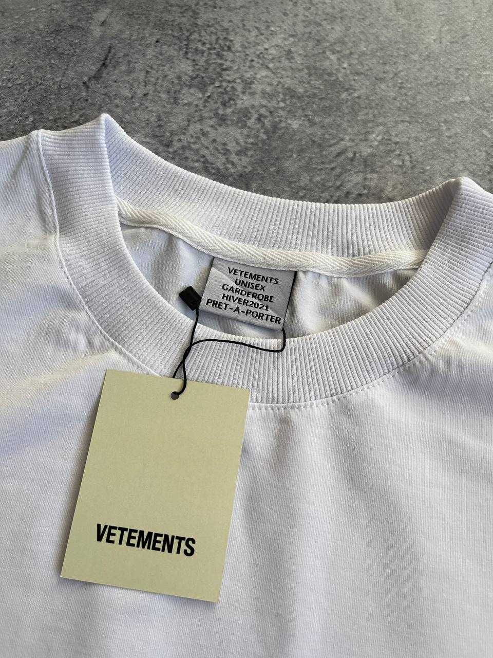 Футболка VETEMENTS Hello белая Оверсайз