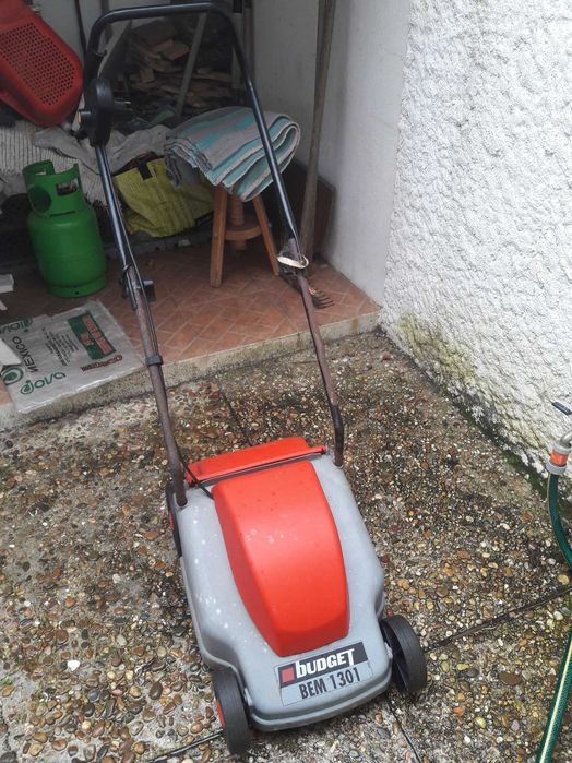 Máquina de cortar relva elétrica Budget BEM 1301