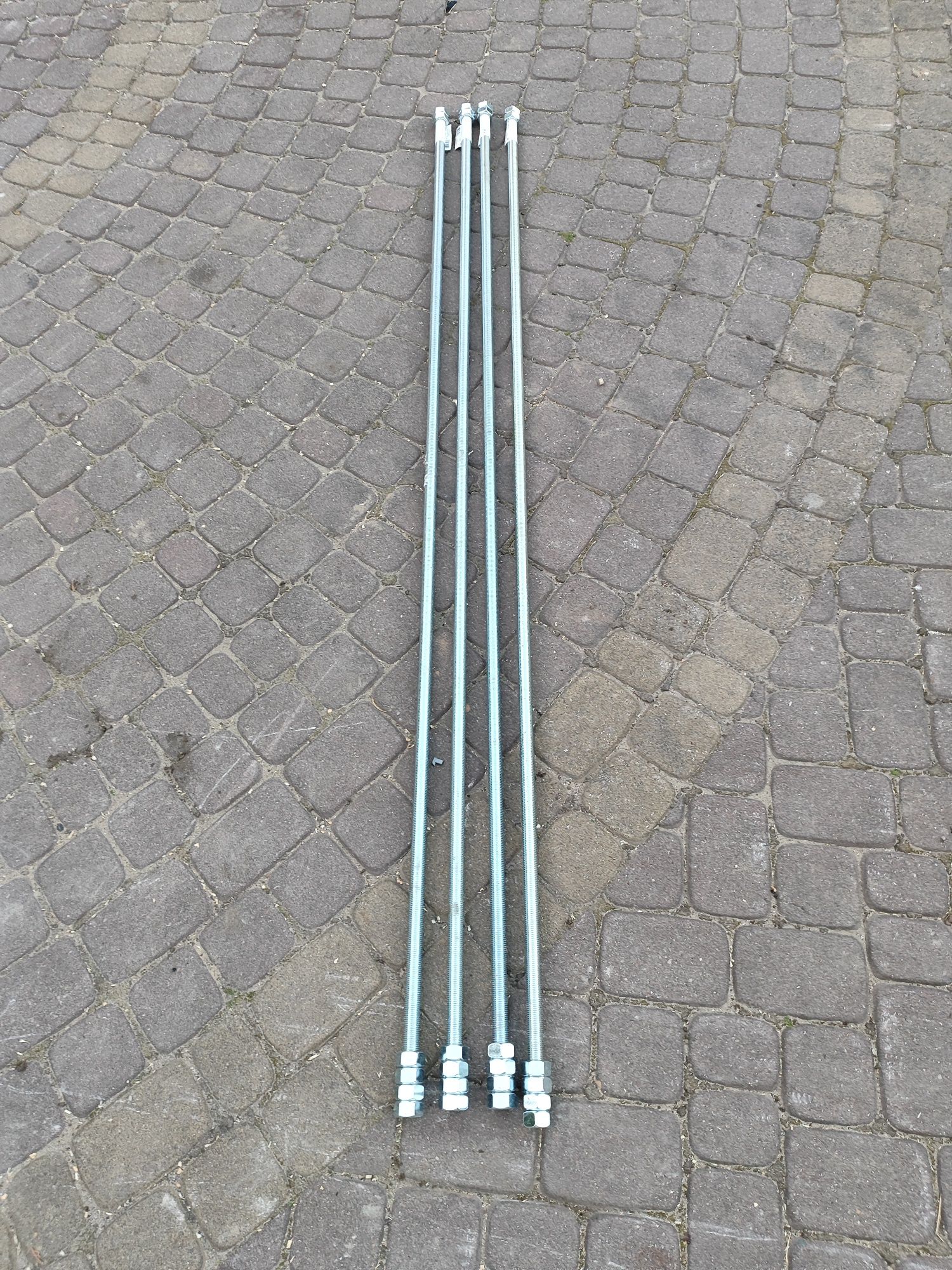 Pręty gwintowane M22 z nakrętkami