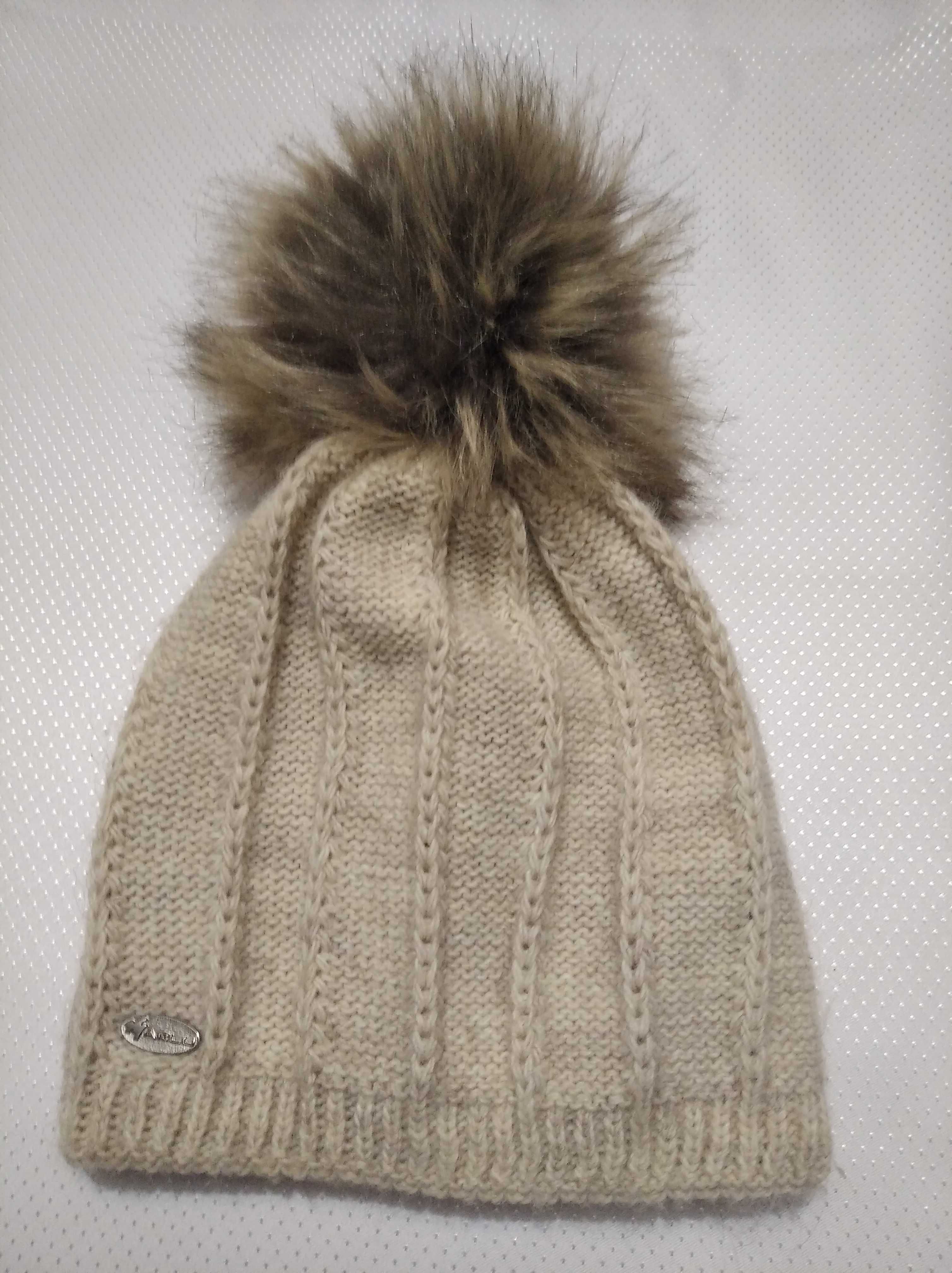 Zestaw damskich czapek na zimę w bardzo dobrym stanie