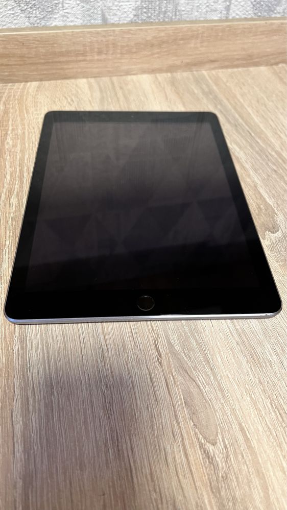 iPad 5 на 128гб в гарному стані