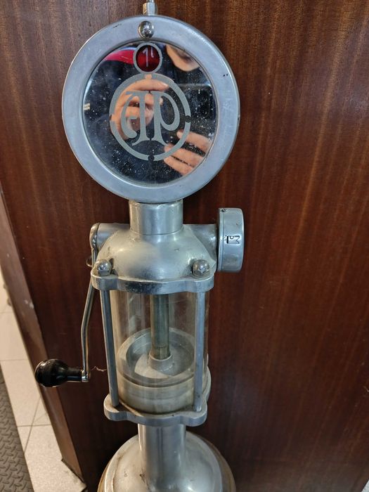 Medidor de petróleo com chupador