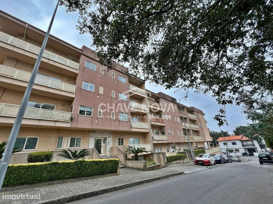 T3 c/ Garagem Box em Canelas