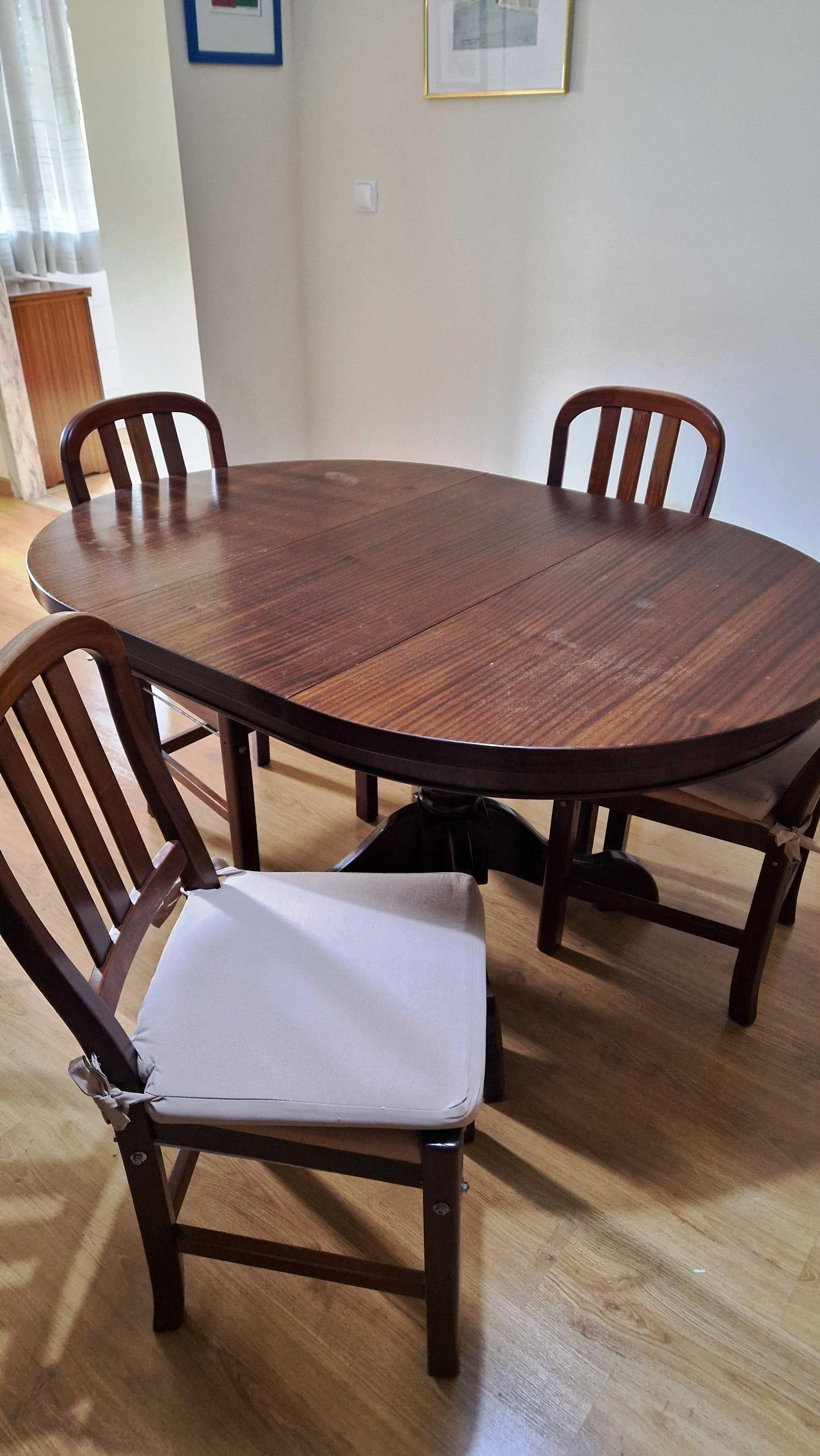 Mesa de Sala de Jantar em madeira maciça com 4 Cadeiras