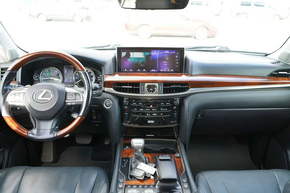 Lexus LX 570      2016