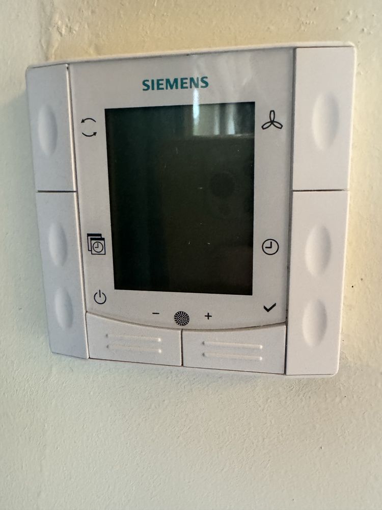 Termostat SIEMENS RDF 600T - regulator klimakonwektorów 230V