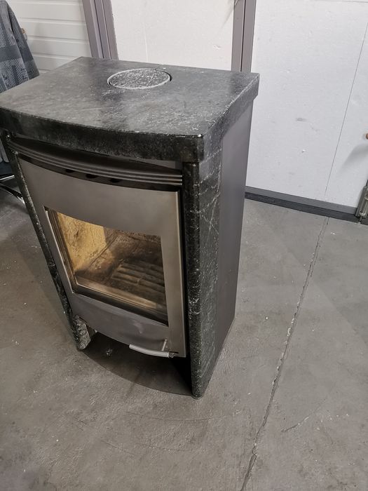 Kominek koza piec śliczny z kamieniami dom garaż hala magazyn z De 9KW